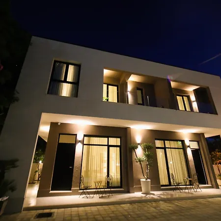 Loti Πανσιόν Vlorë